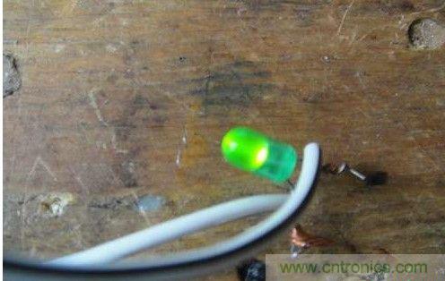 創(chuàng)意DIY！迷你風(fēng)力發(fā)電機(jī)！