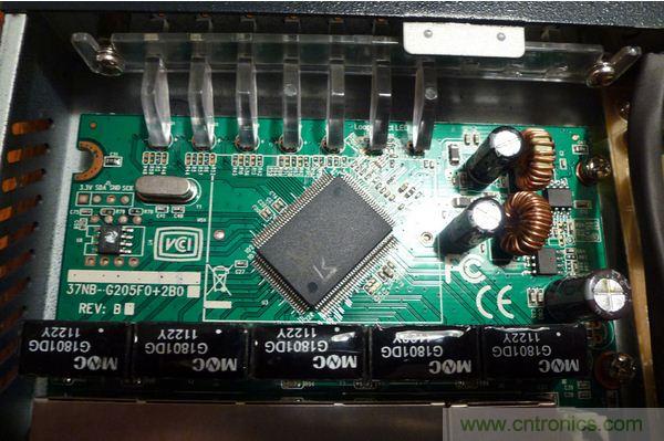 圖6：主系統(tǒng)電路板的細(xì)節(jié)特寫(xiě)。