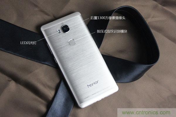 2015年9款千元智能手機(jī)橫評(píng)：誰(shuí)才是紅海霸主？