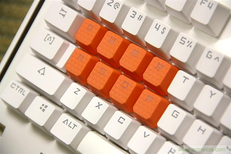 曾經(jīng)的網(wǎng)吧統(tǒng)治者&mdash;雙飛燕血手幽靈機(jī)械鍵盤，真世界最快？