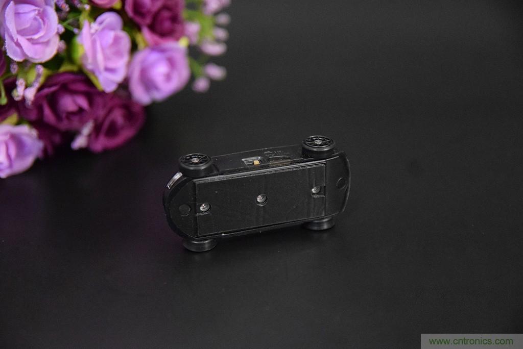 虛擬與現(xiàn)實相結(jié)合的飛車游戲，讓你體驗速度與激情的碰撞！