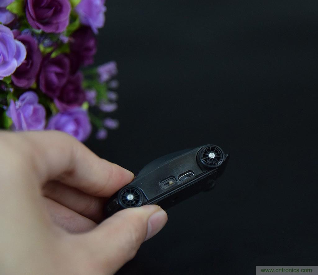 虛擬與現(xiàn)實相結(jié)合的飛車游戲，讓你體驗速度與激情的碰撞！