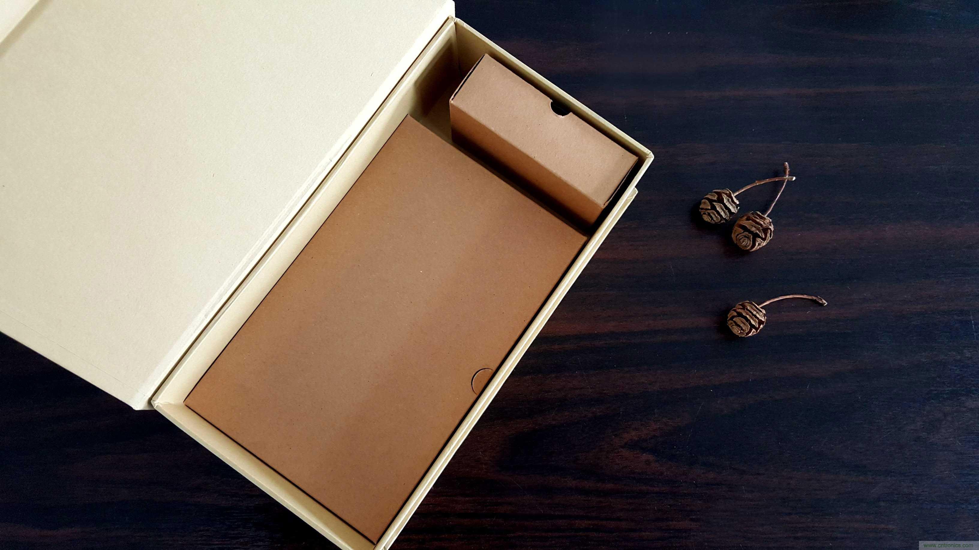 搞怪&ldquo;美人魚&rdquo;盡享靈克藍(lán)牙音箱的天籟之音！