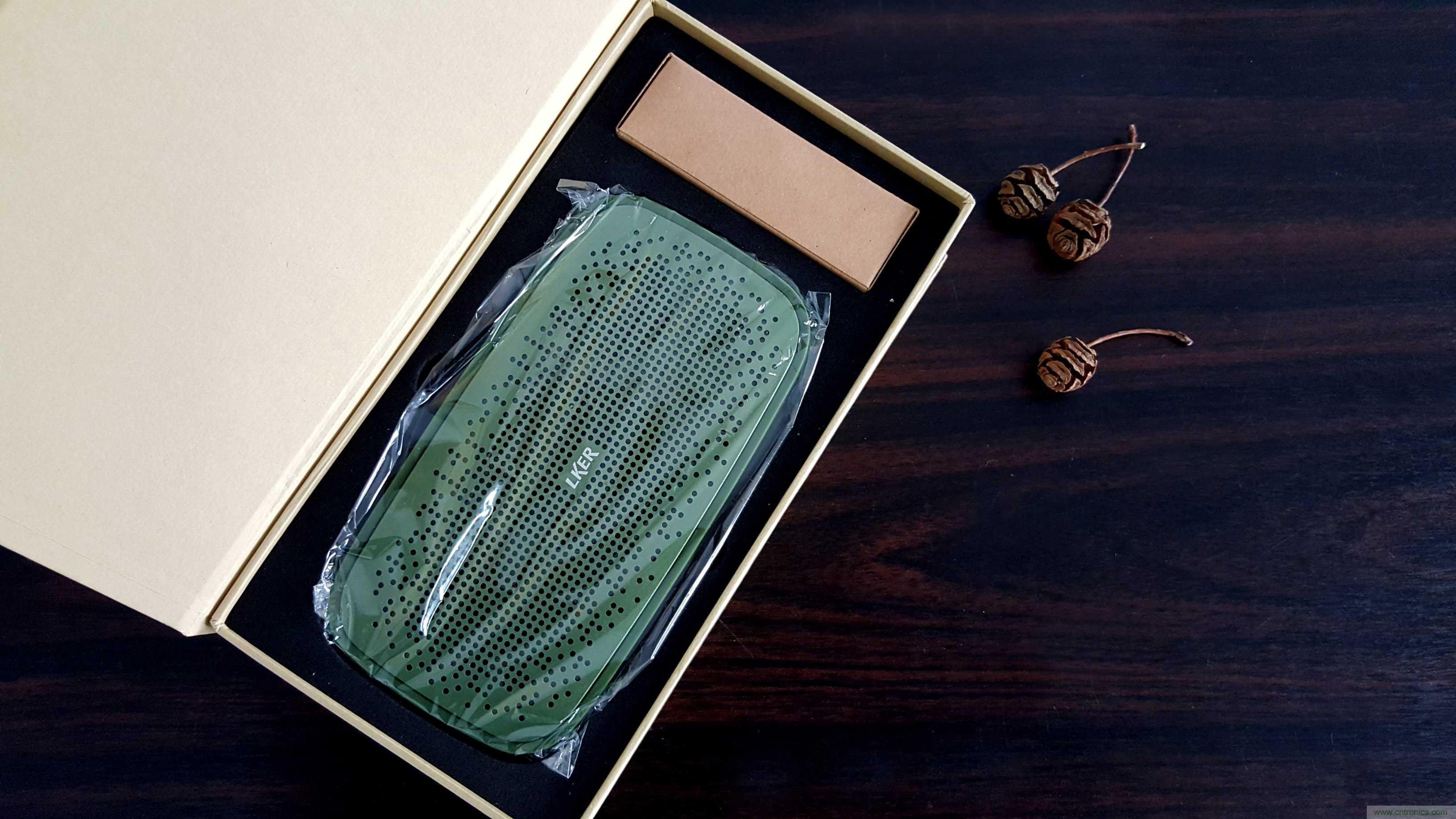 搞怪&ldquo;美人魚&rdquo;盡享靈克藍(lán)牙音箱的天籟之音！