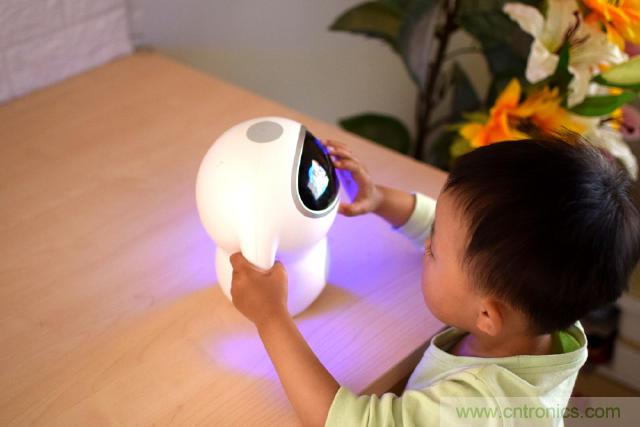 &ldquo;爸爸再不陪我，我就長(zhǎng)大了&rdquo;&mdash;&mdash;小騰機(jī)器人