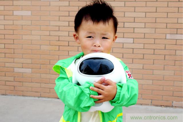 &ldquo;爸爸再不陪我，我就長(zhǎng)大了&rdquo;&mdash;&mdash;小騰機(jī)器人