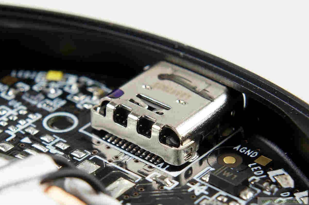 拆解對(duì)比：系出同門，小米、紫米無(wú)線充電器的差別有多大？