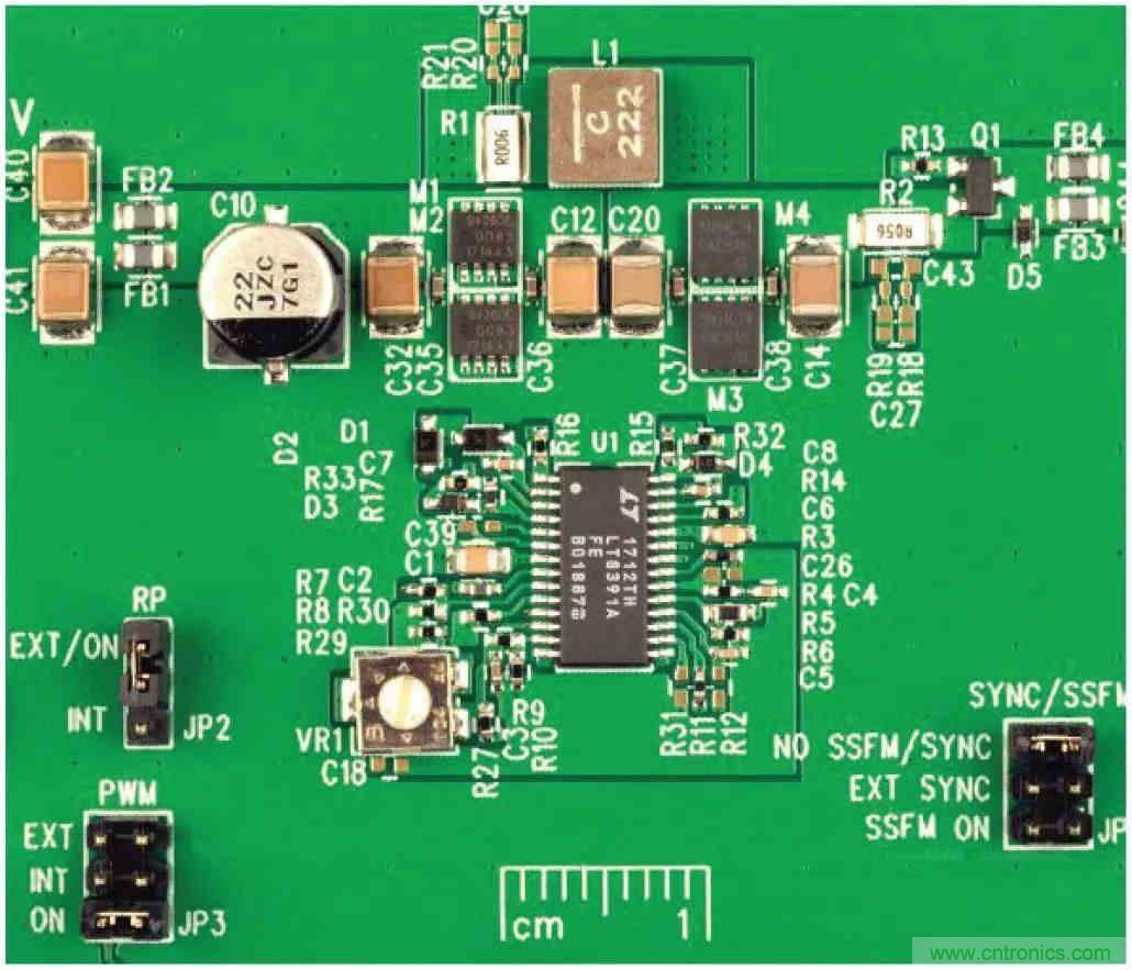 一顆芯驅(qū)動(dòng)整個(gè)車(chē)前燈組，這個(gè)控制器是怎么做到滴？