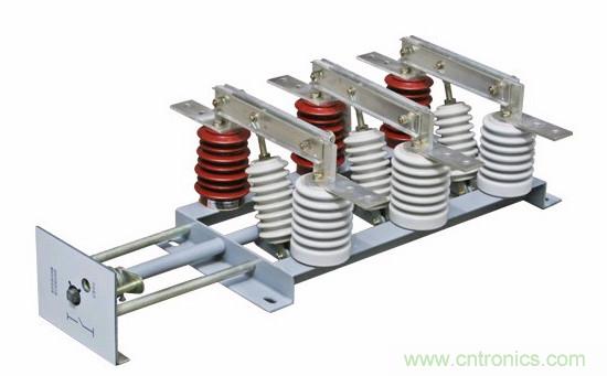 高壓斷路器的操作結構有哪幾種？和隔離開關有什么區(qū)別？