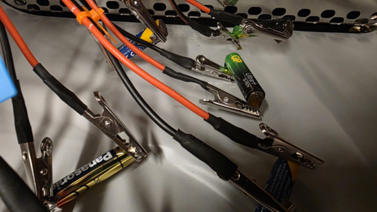 AAA電池怎么選？5款A(yù)AA堿性電池實(shí)測(cè)，結(jié)果可能出乎意料